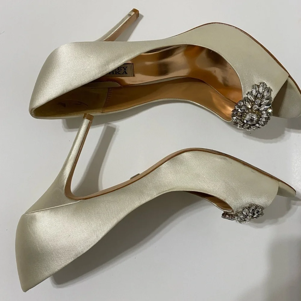 Badgley Mischka Women's Cream Embellished Heels size 9.5